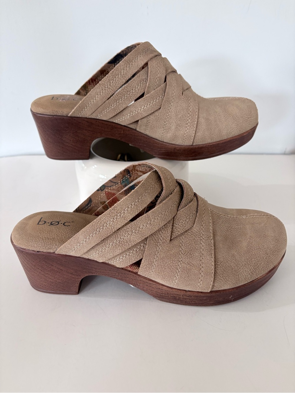 BOC Johana 9M Tan Faux Suede Mule Clogs Casual Comfort 2 1/4” Heel Boho Slip On